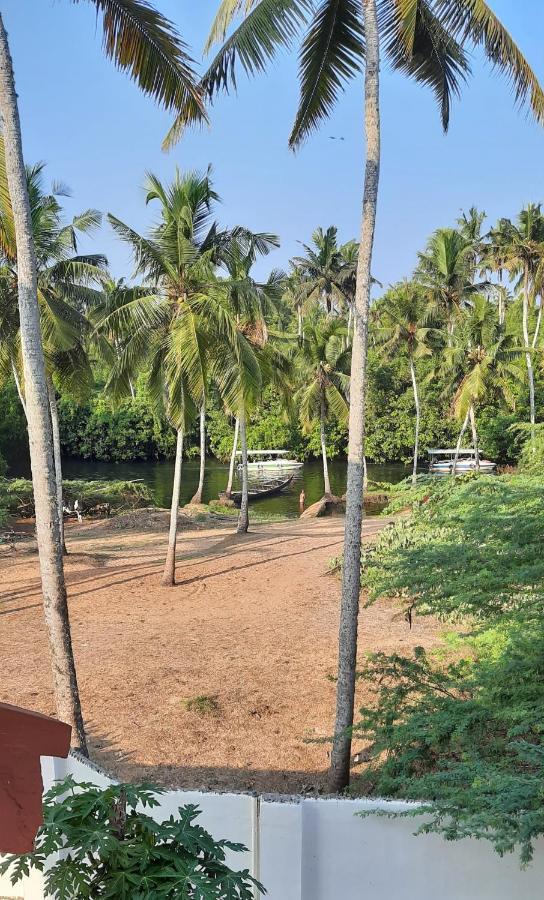 Poovar Sea View Rooms And Boating Family & Couple Only المظهر الخارجي الصورة